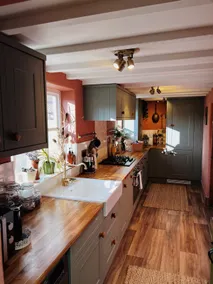 Cosy 1700s period cottage, open fire & king bed - Image 4