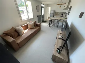 Small single-storey house (air-conditioned) - Image 2