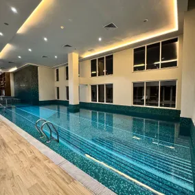 Cozy 1BR apartment in Gulberg |Pool|Gym|Hot Tub. - Image 5