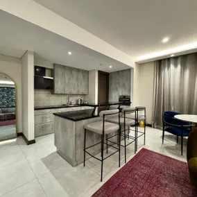 Cozy 1BR apartment in Gulberg |Pool|Gym|Hot Tub. - Image 3