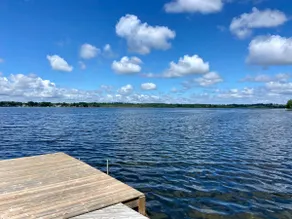 Cozy Lakeside Cottage on Lake Scugog - Image 2