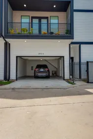 Nexus House|Luxe|Downtown|NRG|Med Ctr|3bedrm|3.5ba - Image 2