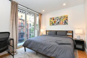 Chelsea Luxury 3BR w/ Private Elevator & Balcony - Image 2