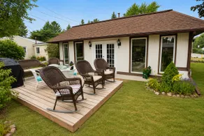 Large home w/huge yard, steps from the lake - Image 3