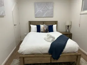 3BR house w/ parking & AC, 15 mins walk to wharf - Image 5