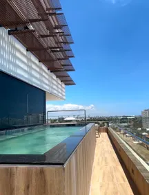 Brand new, with private Jacuzzi - Image 5