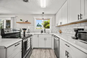 Near Park. PDX Home w/ Hot Tub, BBQ & 1 Gig Wifi! - Image 3