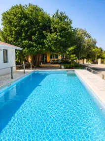 Villa with Pool – Peaceful Stay Near the Sea - Image 4