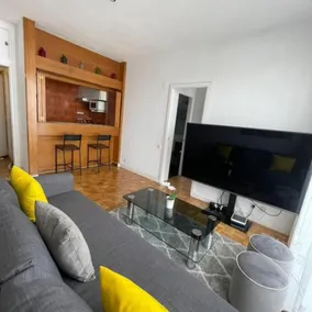 Jose Manuel Llaneza's Apartments, Apartment with. - Image 2