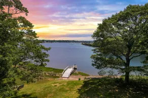 Waterfront Estate w Hot Tub, Dock & Kayaks - Image 2
