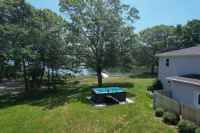 Waterfront Estate w Hot Tub, Dock & Kayaks - Image 4