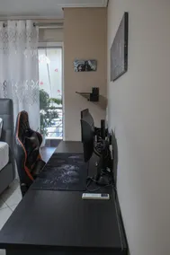 Modern 2BR Apartment Private Parking Sleeps 6 - Image 3