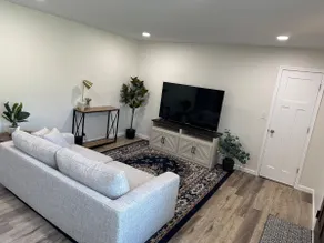 Beautiful 2 BR Cottage in Hamilton - Image 4