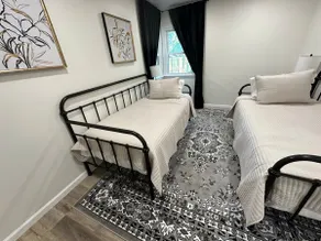 Beautiful 2 BR Cottage in Hamilton - Image 3