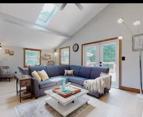 A cottage with wonderful scene in 3.7 acres land - Image 4