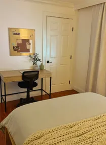 Urban Comforts: Fully Equipped, Steps to Downtown! - Image 4