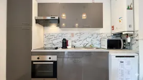 Pool & Arcade • 2 bedrooms • Train station 5 min away - Image 3