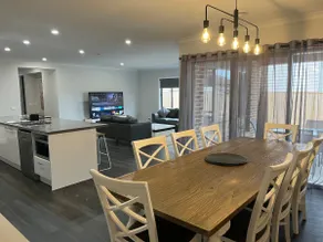 Modern 4 Bedroom, 4 Bed, 4 Bath - Image 2