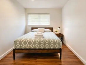 2BR/2BA with Parking & Peaceful Vibes - Image 4
