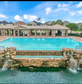 Stunning lakefront property in Cypress - Image 4