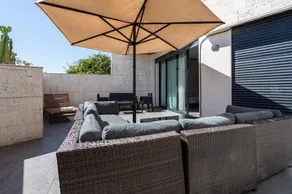 Luxury by the Sea: Prestigious Apt, Casa - Image 2