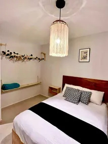 Apartment for 6, beach 1 block away, with parking - Image 5