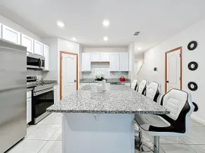 Stylish 3BR • 2.5BA Near JAX Airport & Downtown - Image 3
