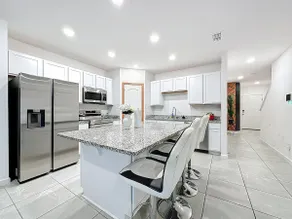 Stylish 3BR • 2.5BA Near JAX Airport & Downtown - Image 4