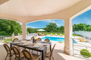 Villa Vivian by Villa Plus - Image 2