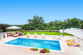 Villa Vivian by Villa Plus - Image 3