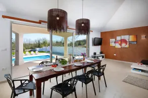 Villa Vivian by Villa Plus - Image 5