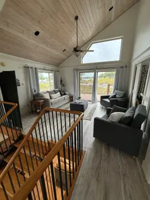 Lakefront with hot tub, dog and family friendly - Image 2