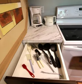 Newly renovated downtown condo - Image 5