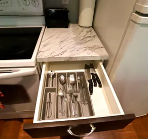 Newly renovated downtown condo - Image 4