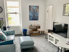 Elegant Pied-à-terre - Image 2