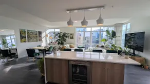 Sunlight Filled Luxury Penthouse - Image 5