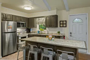 Frolic on Fern by Avantstay Enclosed Deck w/ Forest Views, Bar - Image 3