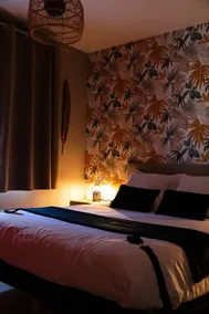 Love Room Charme & Sens with indoor Jacuzzi - Image 3