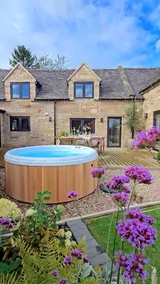 Luxury Cottage in Peak District near Alton Towers - Image 2
