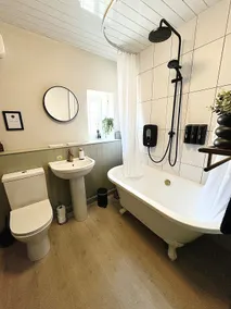 South Inch Townhouse · Perth · 2BR · Sleeps 4 - Image 3