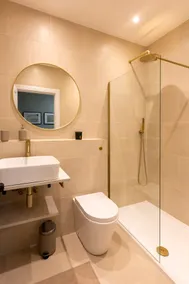 West-End, City Centre Apartment. - Image 4