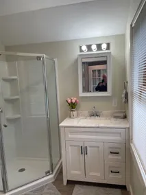 Beautiful private en suite in Thornton - Image 3