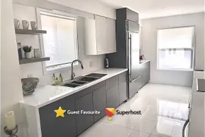 Modern Gem | Free Parking, Easy Toronto Access - Image 5
