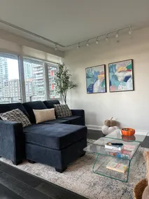 Deluxe Yaletown Escape | Sleeps 6 | AC | Parking - Image 3