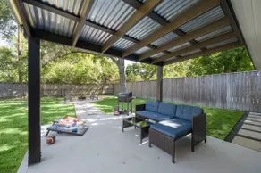 Htown Home Near NRG, Med Center | BBQ Yard Games - Image 5