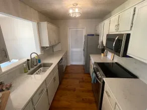 No Stairs, 86” TVs, King Beds & Massage Near UGA - Image 4