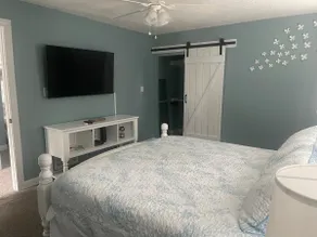 Charming 2BR Home - Image 5