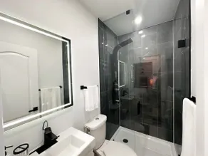 Cozy Guest Suite | Kitchenette & modern Bath - Image 3