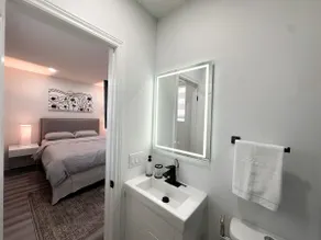 Cozy Guest Suite | Kitchenette & modern Bath - Image 5