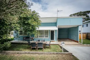 The Blue Beach House - Pet Friendly Coastal Escape in Mollymook - Image 5